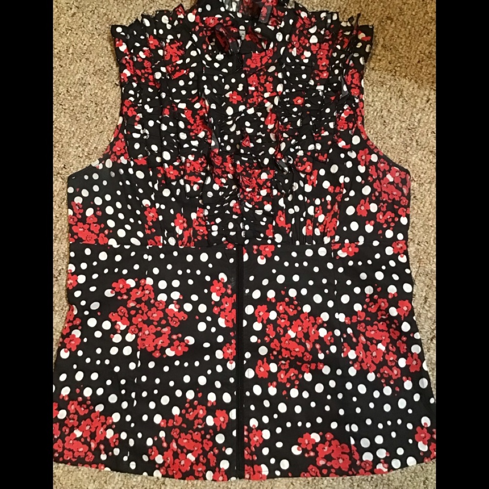 Women’s new with tags size 14 sleeveless zip up top/blouse